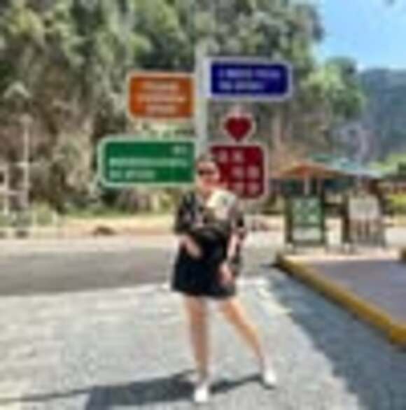 Meet your Posher, Lr - Picture 1 of 1